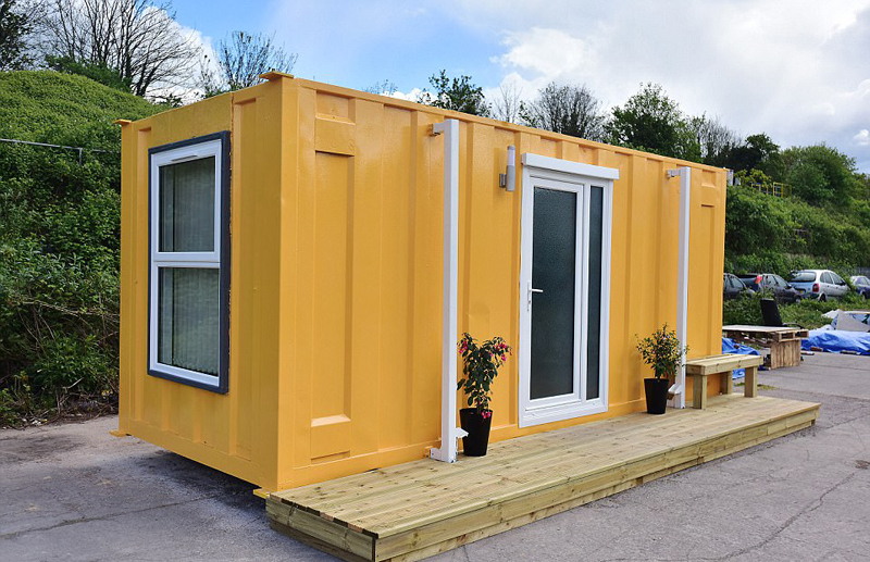 集裝箱也能當(dāng)住宅？英國企業(yè)家創(chuàng)新改造，為流浪漢提供溫暖家園