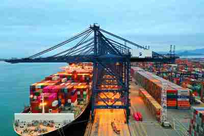 航拍深圳鹽田集裝箱港 密密麻麻，蔚為壯觀